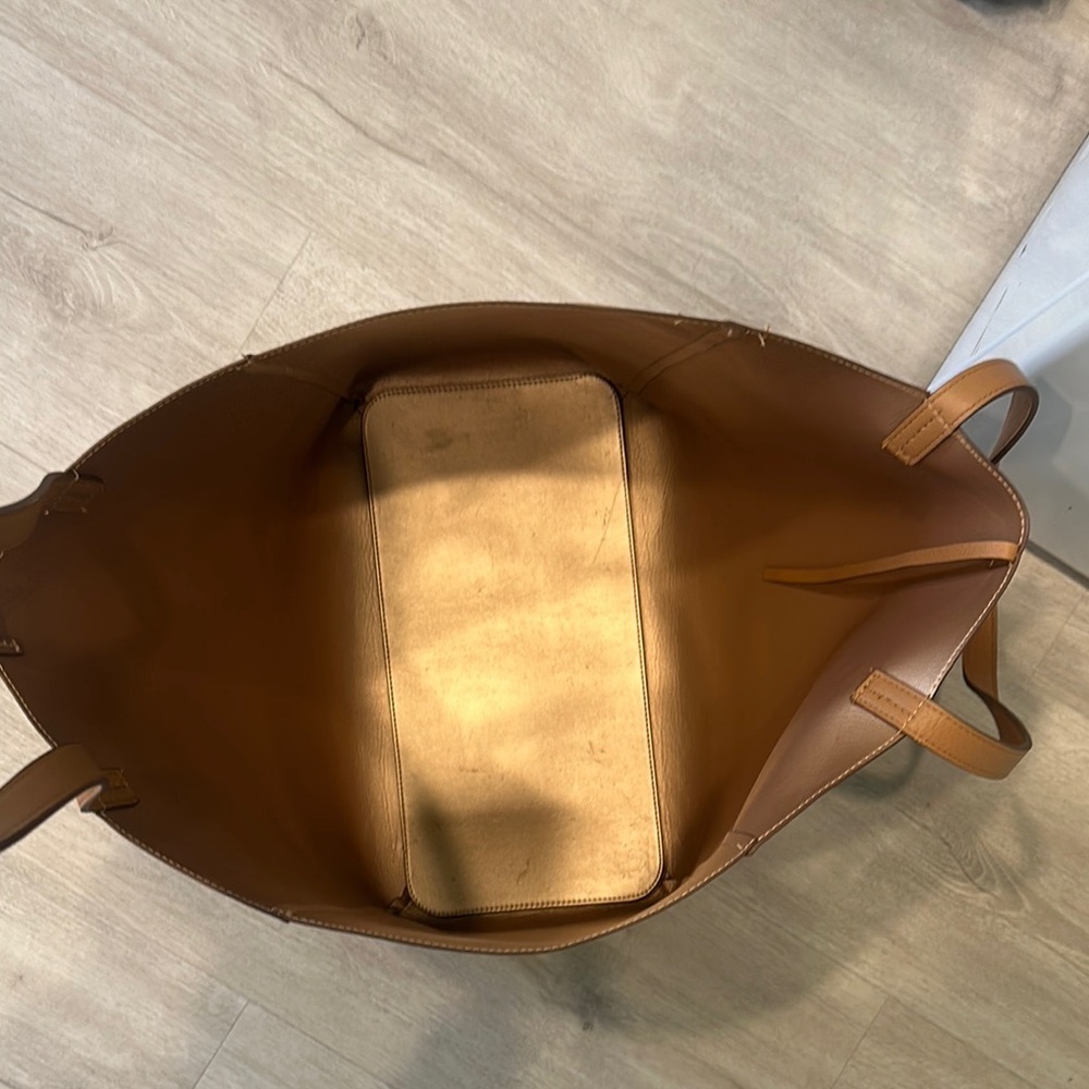 Elegant Tan Tote Bag - Picture 6 of 6